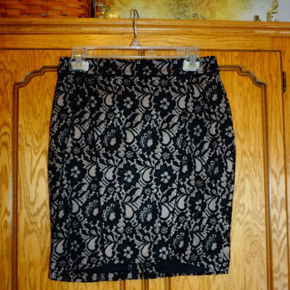 NWT Express Lace Pencil Skirt - Picture 3 of 5